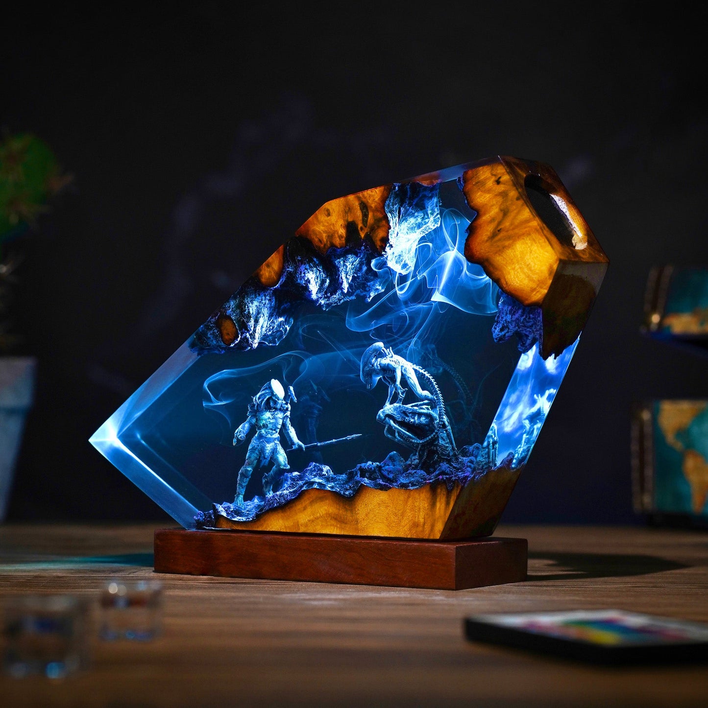 Predator vs Xenomorph Resin Lamp