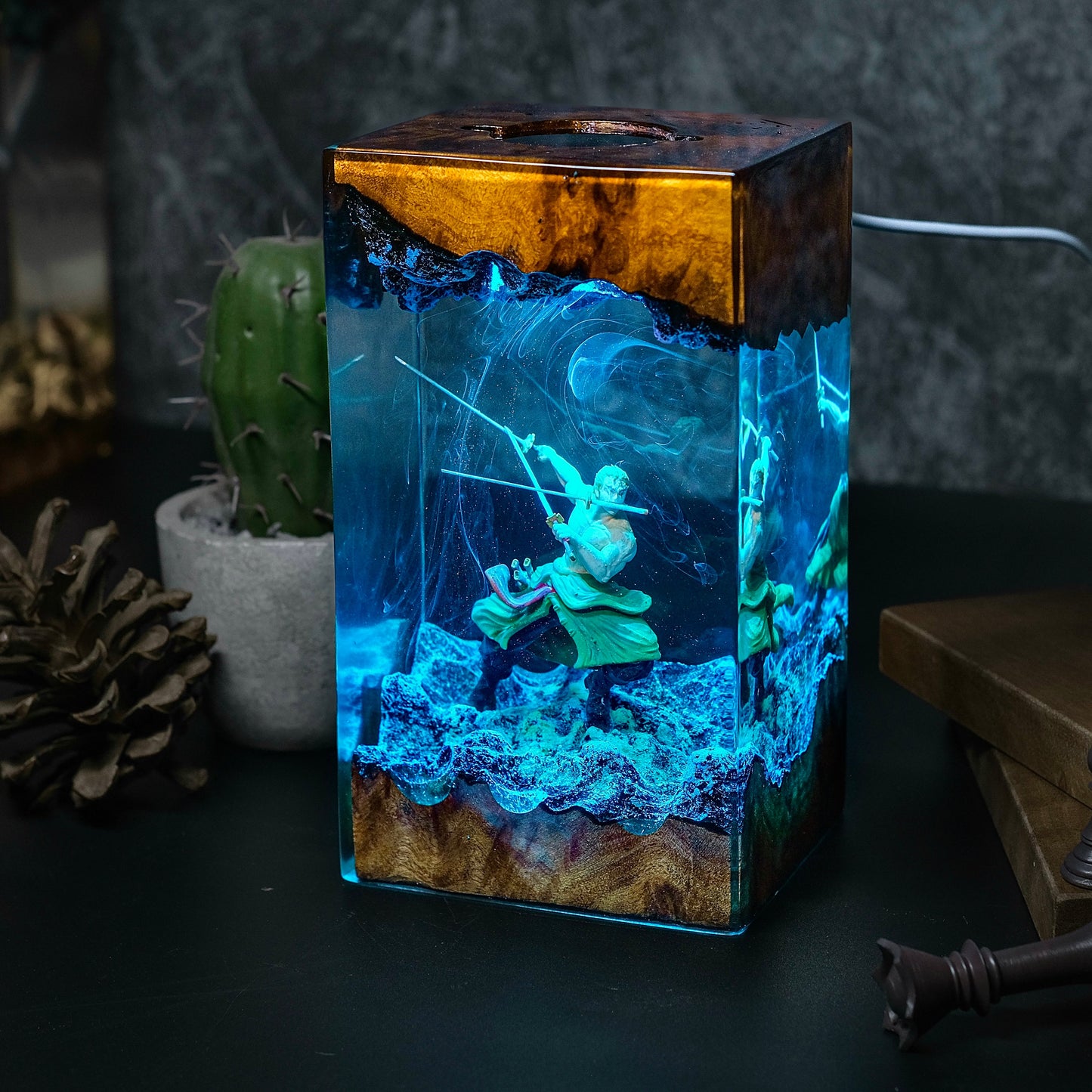Zoro Resin Lamp