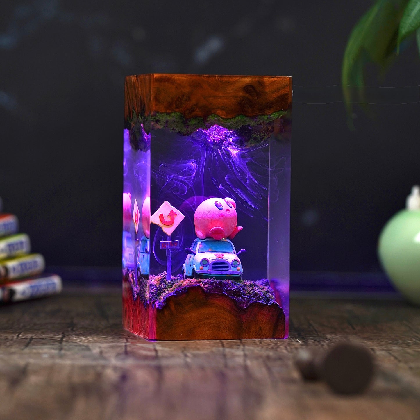 Kirby Resin Lamp