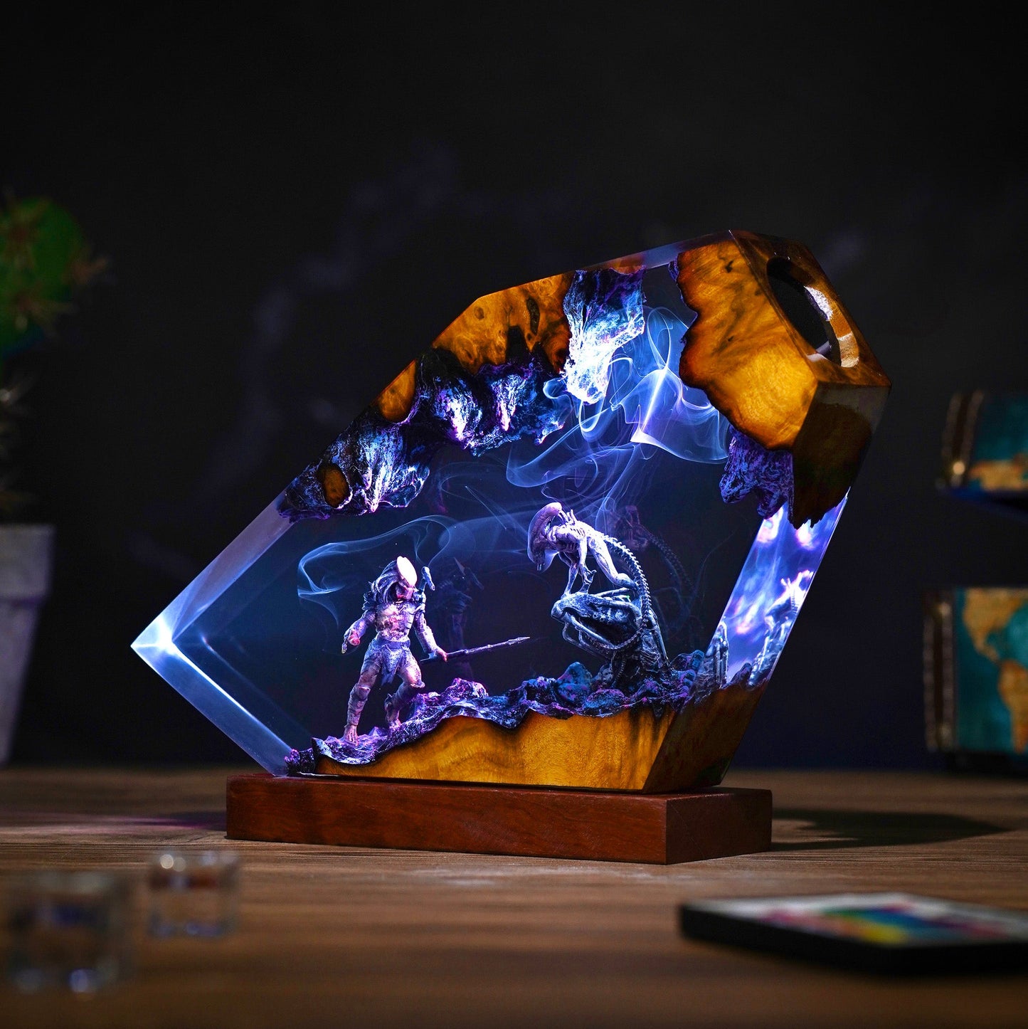 Predator vs Xenomorph Resin Lamp