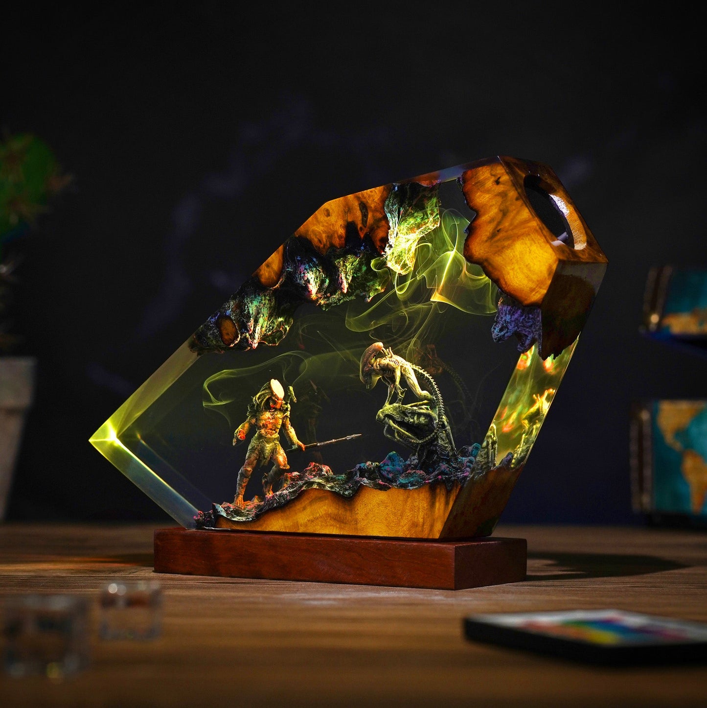 Predator vs Xenomorph Resin Lamp