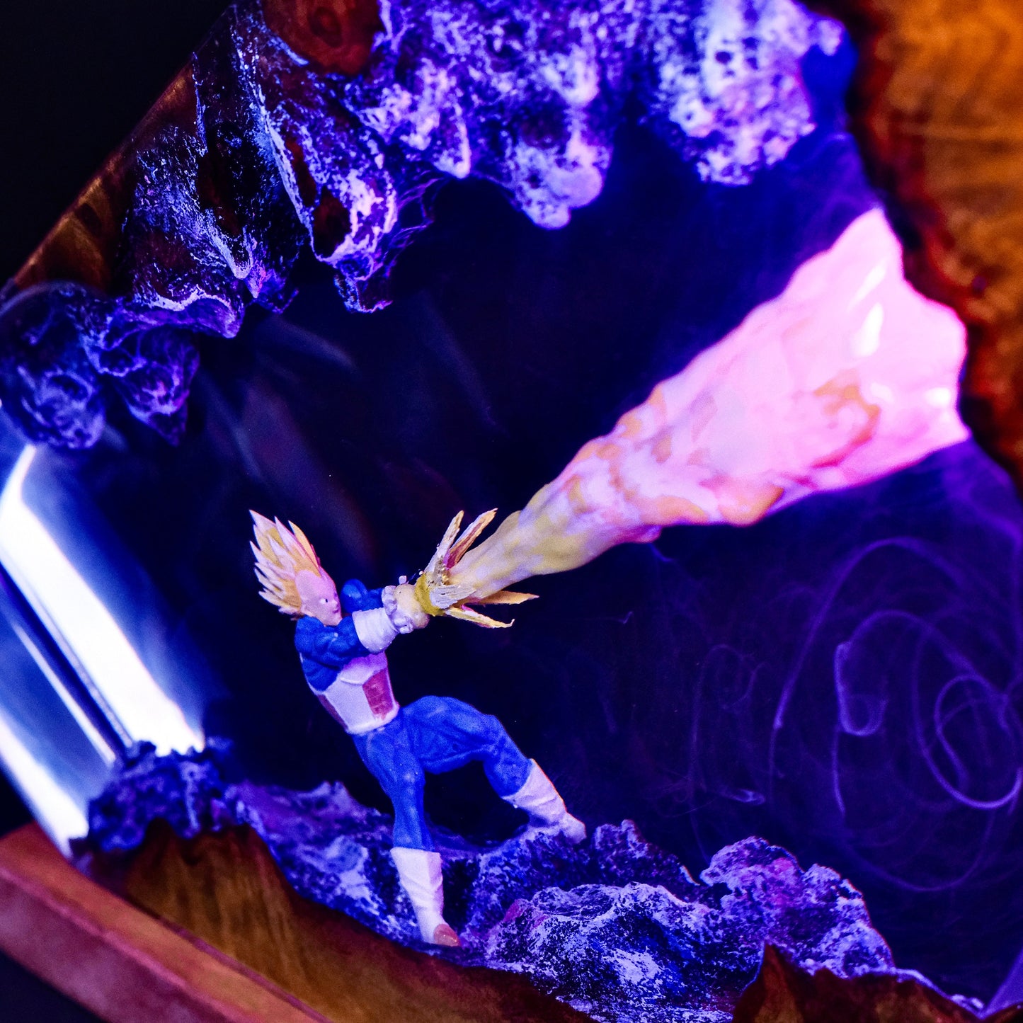 Vegeta Resin Lamp